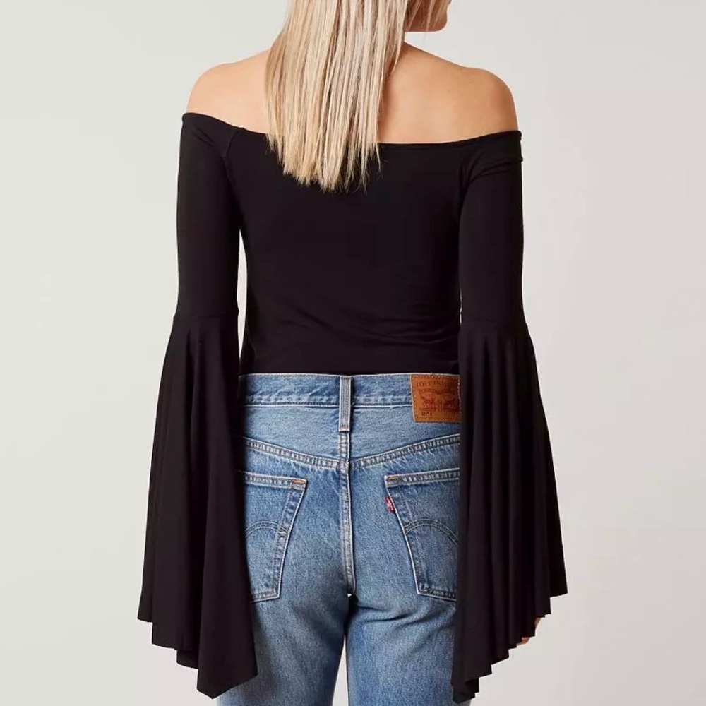 Free People We the Free Top Birds of Paradise Gray Off Shoulder Top Birds NWT L - Picture 2 of 10